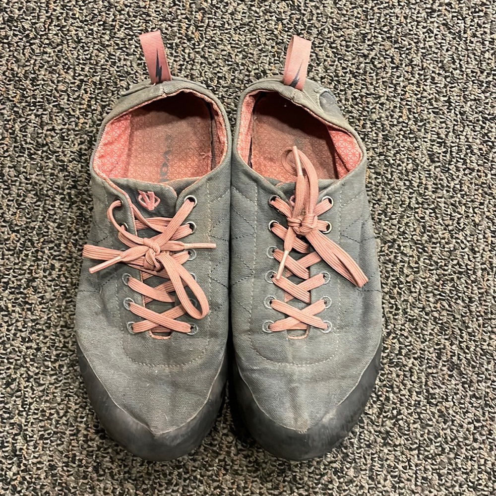 Evolv Approach Shoes